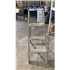Image 2 : LITE 4' ALUMINUM STEP LADDER