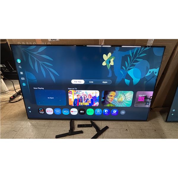 SAMSUNG 65" Q6F QLED 4K SMART TV WITH STAND, REMOTE & BOX *SCREEN DAMAGE/LIGHT BLEEDING ACROSS TOP*