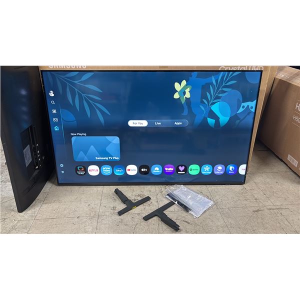 SAMSUNG 50" CRYSTAL UHD U8000F 4K SMART TV WITH STAND, REMOTE & BOX
