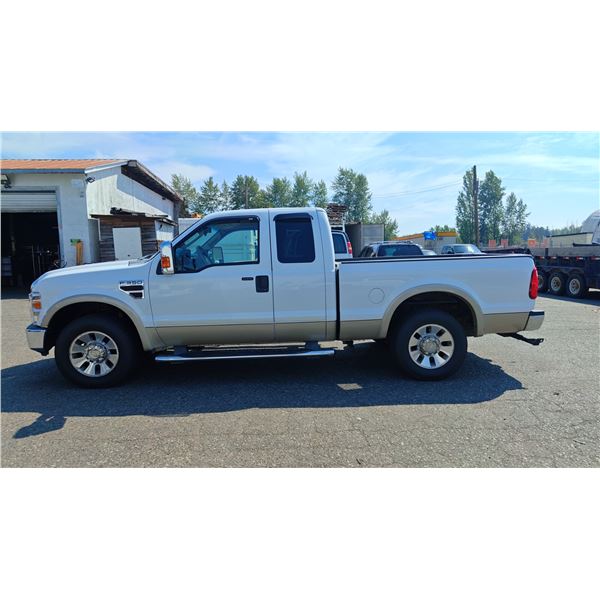 2008 FORD F350 LARIAT SUPER DUTY, 2DR EXT CAB PICKUP, WHITE, VIN 1FTWX30R58EB14290,