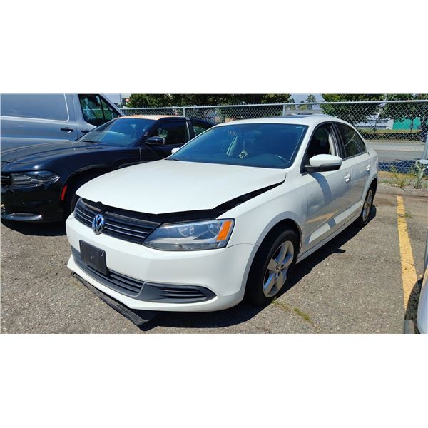 2013 VOLKSWAGEN JETTA, 4DR SEDAN, WHITE, VIN 3VWDX7AJ8DM411224,