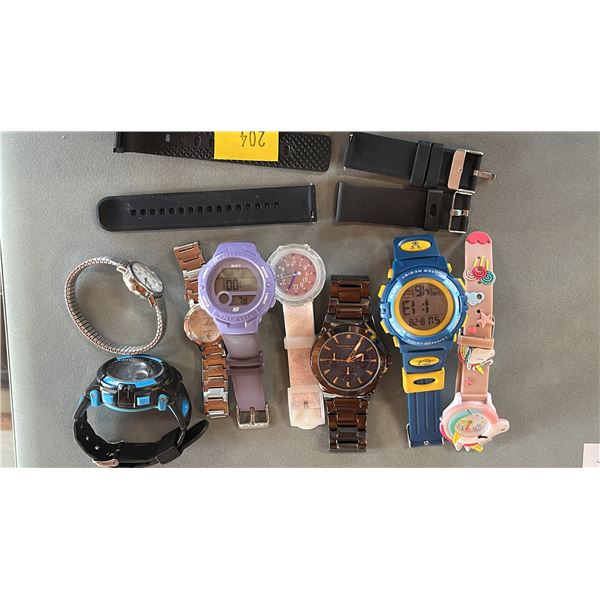 ASSORTED WRISTWATCHES: MANY HAVE SILICON BANDS/INCLUDES A GEOFFREY BEENE CHRONOGRAPH WATCH
