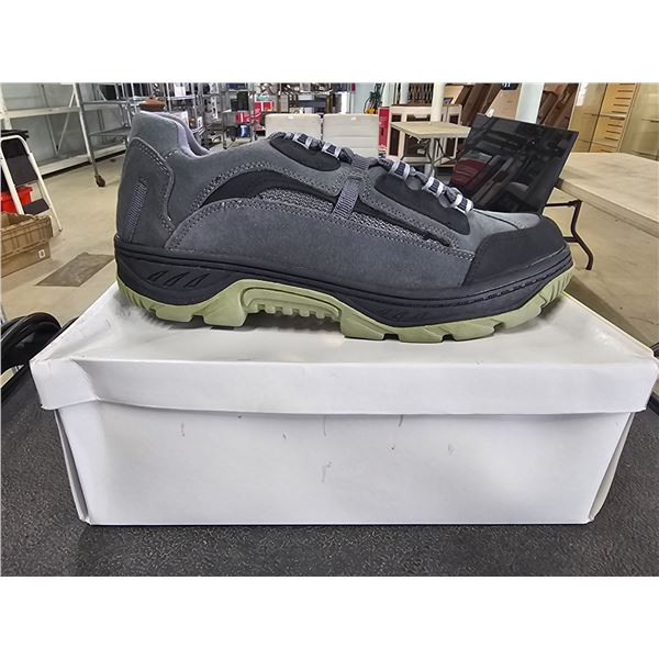 *NEW IN BOX* PAIR OF MEN'S SIZE 12 GREY RUNNING SHOES