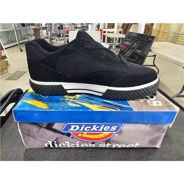 *NEW IN BOX* PAIR OF MENS BLACK DECKIES STREET SIZE 12 RUNNING SHOES