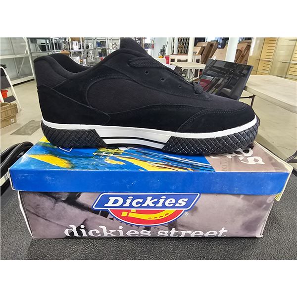 *NEW IN BOX* PAIR OF MENS BLACK DECKIES STREET SIZE 9.5 RUNNING SHOES