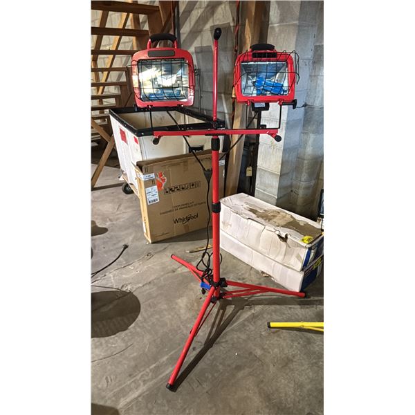 *NEW IN BOX* WESTWARD 2-HEAD (2 X 1000W) TELESCOPIC WORK LIGHT