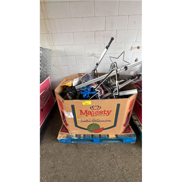 PALLET OF ASSTD. ITEMS: SHOWER CADDIES, CHRISTMAS DECOR, ELECTRIC KETTLES & MORE *WORKING CONDITION