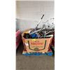 Image 1 : PALLET OF ASSTD. ITEMS: SHOWER CADDIES, CHRISTMAS DECOR, ELECTRIC KETTLES & MORE *WORKING CONDITION