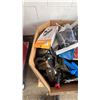 Image 2 : PALLET OF ASSTD. ITEMS: SHOWER CADDIES, CHRISTMAS DECOR, ELECTRIC KETTLES & MORE *WORKING CONDITION