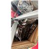 Image 3 : PALLET OF ASSTD. ITEMS: SHOWER CADDIES, CHRISTMAS DECOR, ELECTRIC KETTLES & MORE *WORKING CONDITION