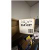 Image 5 : SHELF OF ASSORTED ITEMS INCLUDING 3-IN-1 UNIVERSAL PHONE HOLDERS AND GARAGE LIGHT , FUEL FILTER AND