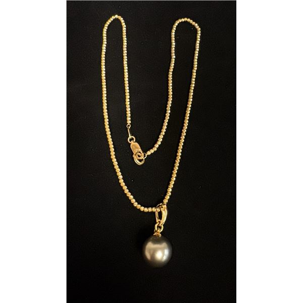 APPROX 10K CHAIN (16") WITH APPROX 18K PENDANT SET WITH BLACK PEARL (9G)