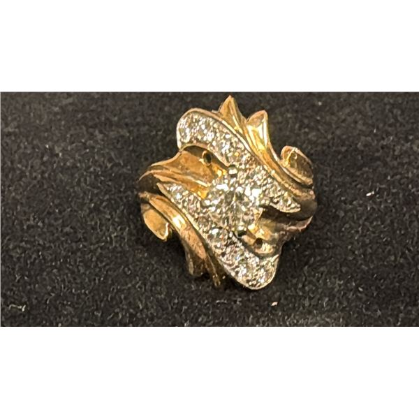 APPROX 10K LADIES RING SET WITH DIAMONDS (.015-.58CT, 6.5G)