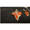 Image 3 : TWO SILVER LADIES RINGS, PAIR SILVER EARRINGS, SILVER CHAIN (18") ALL WITH BROWN AMBER SETTINGS (40.