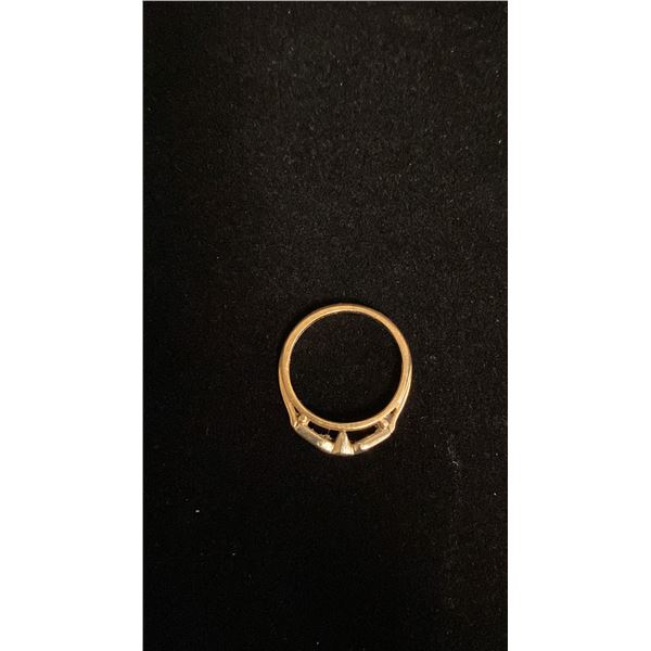 APPROX 14K LADIES WEDDING RING (1.6G)