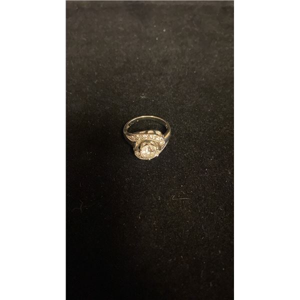 APPROX 18K LADIES RING SET WITH DIAMONDS (.025-.85 CT) (4.6G)