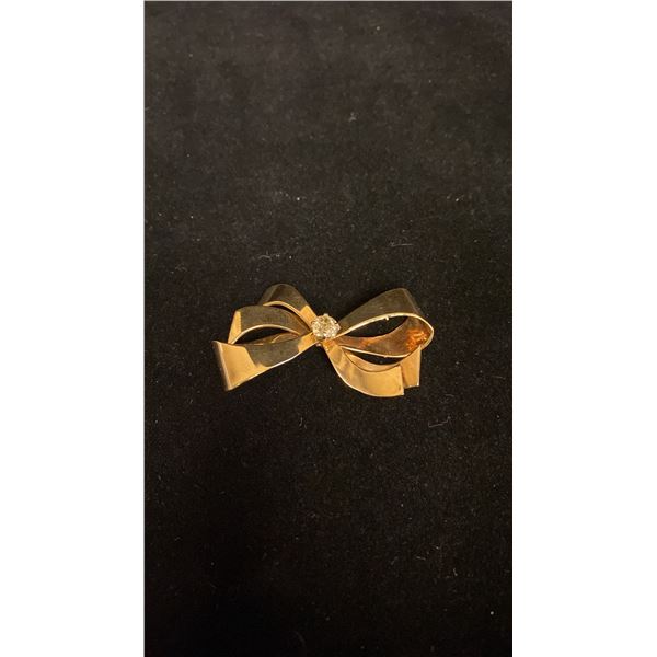 APPROX 14K BROOCH SET WITH DIAMOND (.8CT) (8.2G)