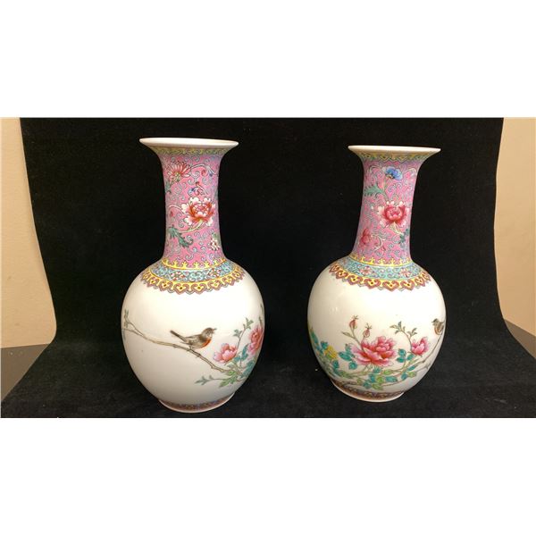 HOME DECOR & MORE: TWO FLORAL VASES, SOUVENIR BOOMERANG & LARGE LOON
