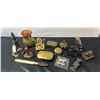 Image 1 : Metal Decorative Desk Pieces