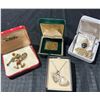 Image 4 : Jewelry and Compacts Lot