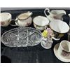Image 4 : Porcelain and Glass Collectibles Lot