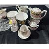 Image 5 : Porcelain and Glass Collectibles Lot