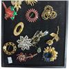 Image 2 : 22 Vintage Rhinestone, Crystal and Mixed Media Brooches - All stones intact - Display tray not inclu