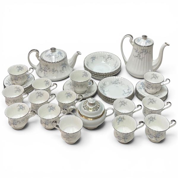 38 Pcs. Paragon China "Brides Choice" Tea Service & 1 Bavarian Sugar Bowl