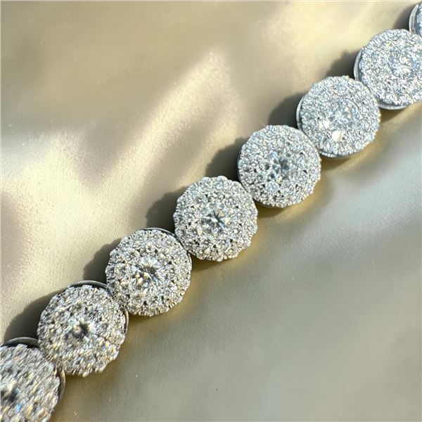 5.095 CTW Diamond 18KT White Gold Bracelet by Chow Tai Fook Jewelry - Total weight: 11.75 grams