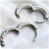Image 5 : 18 KT White Gold Huggie Earring by Chow Tai Fook Jewelry  - 3.6mm wide x 9.8mm diameter