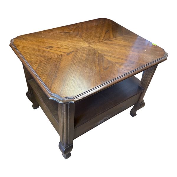 Vintage Oak Table w/ Drawer. -27x22x21"