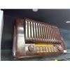 Image 2 : Vintage Robertson Model: 966 Radio