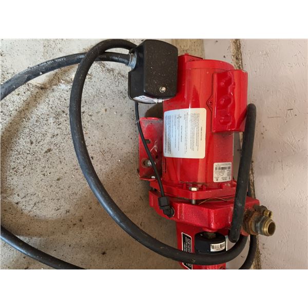 Red Lion Water Pump With Pressure Gauge