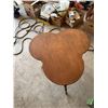 Image 8 : Wooden Two-Tier Table with Glass Ball Feet