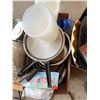 Image 14 : Large Mixed Household and Book Lot