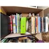 Image 15 : Lot: Books, Kitchenware, Media, Fabric