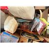 Image 18 : Lot: Books, Kitchenware, Media, Fabric