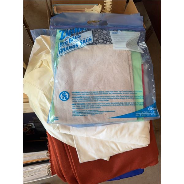 Lot: Books, Kitchenware, Media, Fabric