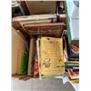 Image 5 : Lot: Books, Kitchenware, Media, Fabric
