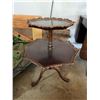 Image 10 : Two-Tier Ornate Wood Accent Table
