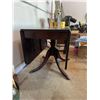 Image 8 : Mahogany Drop-Leaf Pedestal Table with Brass