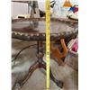 Image 10 : Carved Wooden Tri-Foot Pedestal Table