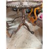 Image 3 : Carved Wooden Tri-Foot Pedestal Table