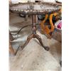 Image 4 : Carved Wooden Tri-Foot Pedestal Table