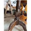 Image 7 : Carved Wooden Tri-Foot Pedestal Table