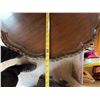 Image 9 : Carved Wooden Tri-Foot Pedestal Table