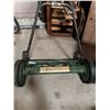 Image 2 : Lee Valley Push Reel Lawn Mower