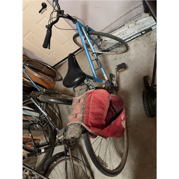 2 Bicycles: Targa and Novara