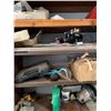 Image 4 : Contents of Shelves Lot