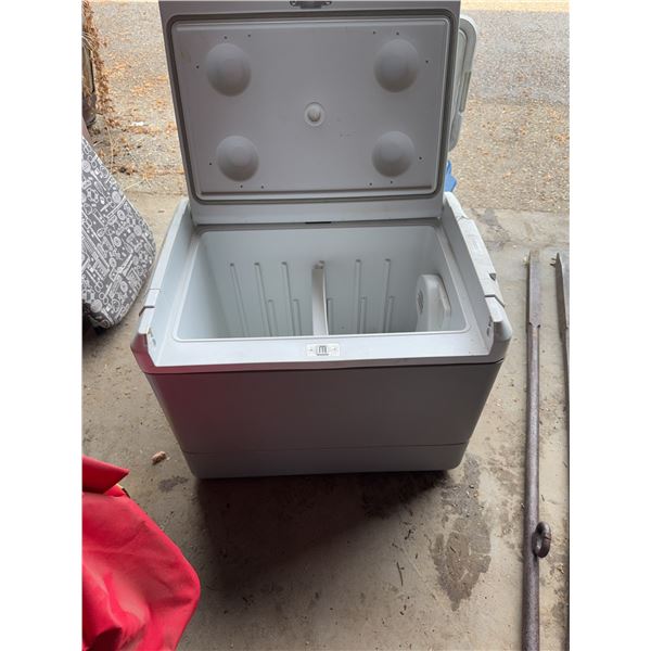 Coleman Thermoelectric and Polylite 40 Cooler